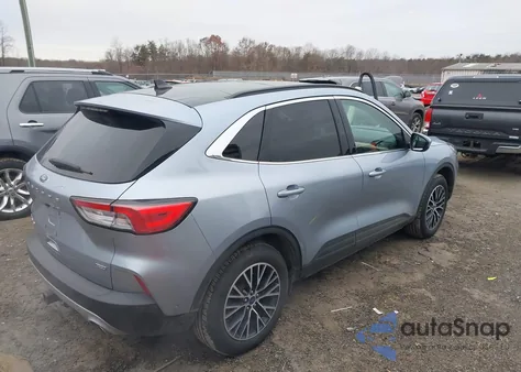 2022 Ford Escape Titanium Plug-In Hybrid z USA, uszkodzony, nr VIN 1FMCU0LZ0NUA85056